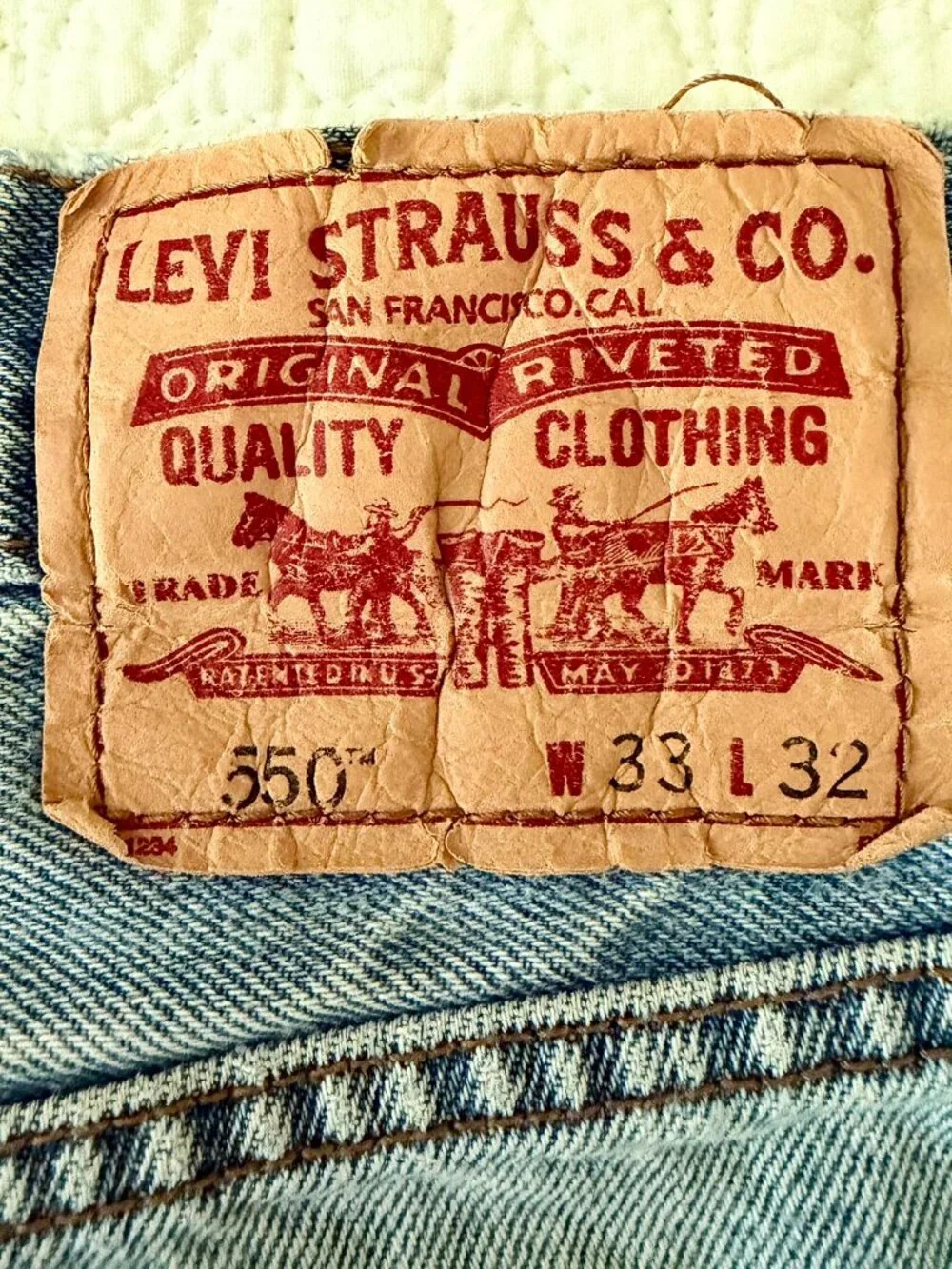 Levi’s 550 Relaxed Fit Jeans W33 L32 • Heavy Distress • Vintage • Authentic Wear
